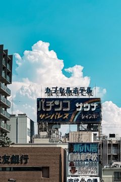 科幻动漫《星际漫游记》封面，少年主角驾驶宇宙飞船穿越星云，赛璐珞风格画面色彩鲜艳